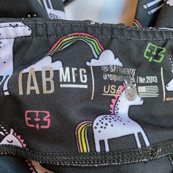 IAB unicorn capri leggings - Picture 6 of 7